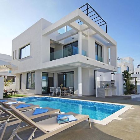 Villa Queen Eleanor Protaras Exteriör bild