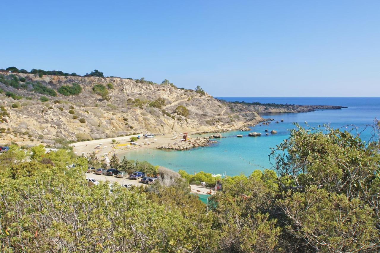Villa Queen Eleanor Protaras Exteriör bild
