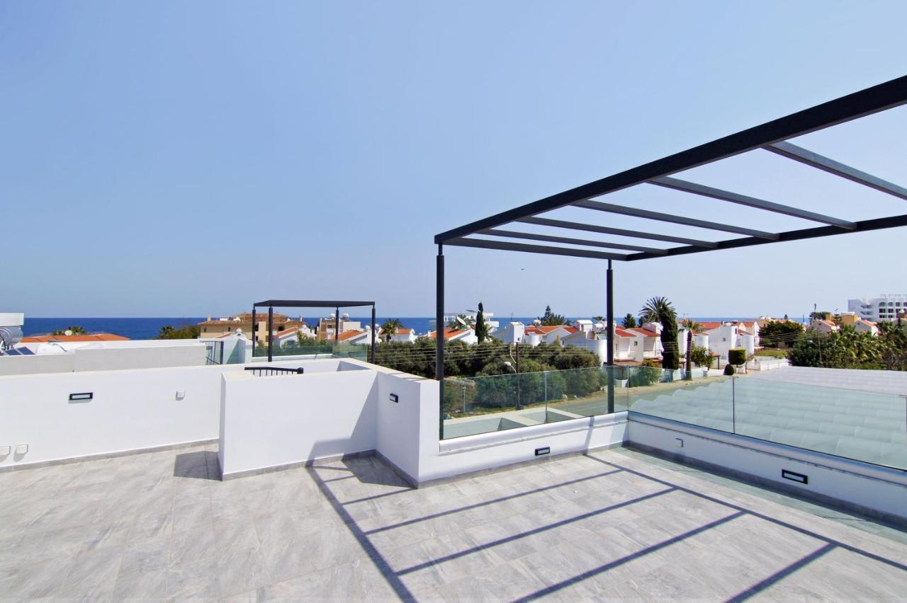 Villa Queen Eleanor Protaras Exteriör bild