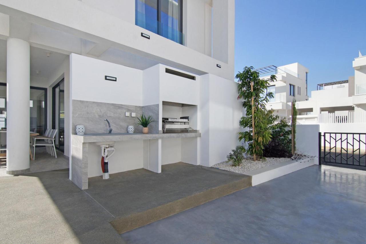 Villa Queen Eleanor Protaras Exteriör bild