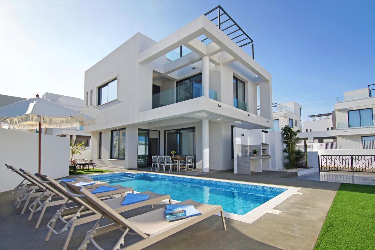 Villa Queen Eleanor Protaras Exteriör bild