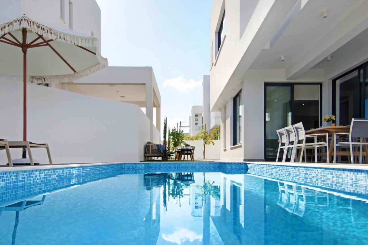 Villa Queen Eleanor Protaras Exteriör bild