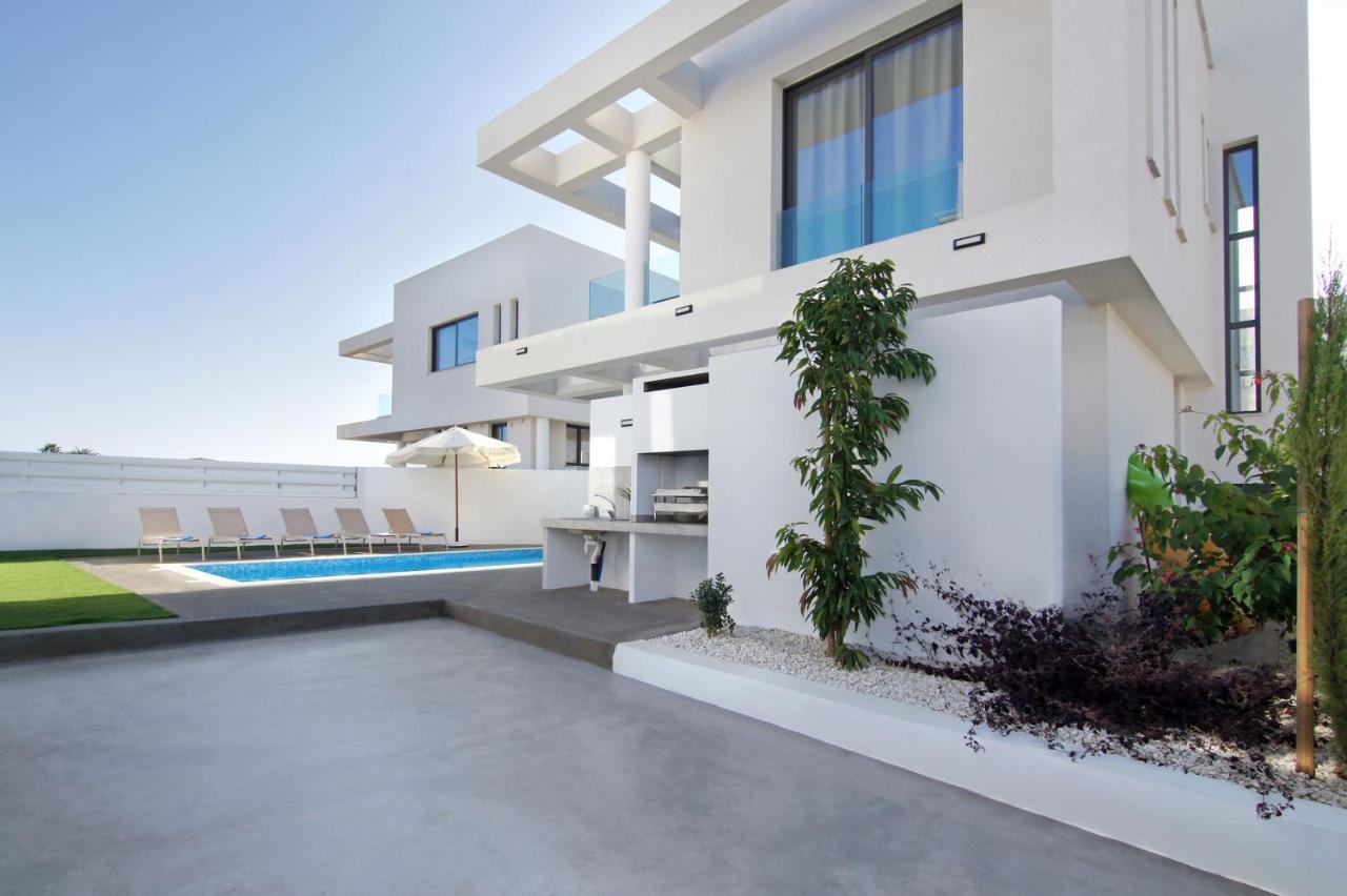 Villa Queen Eleanor Protaras Exteriör bild